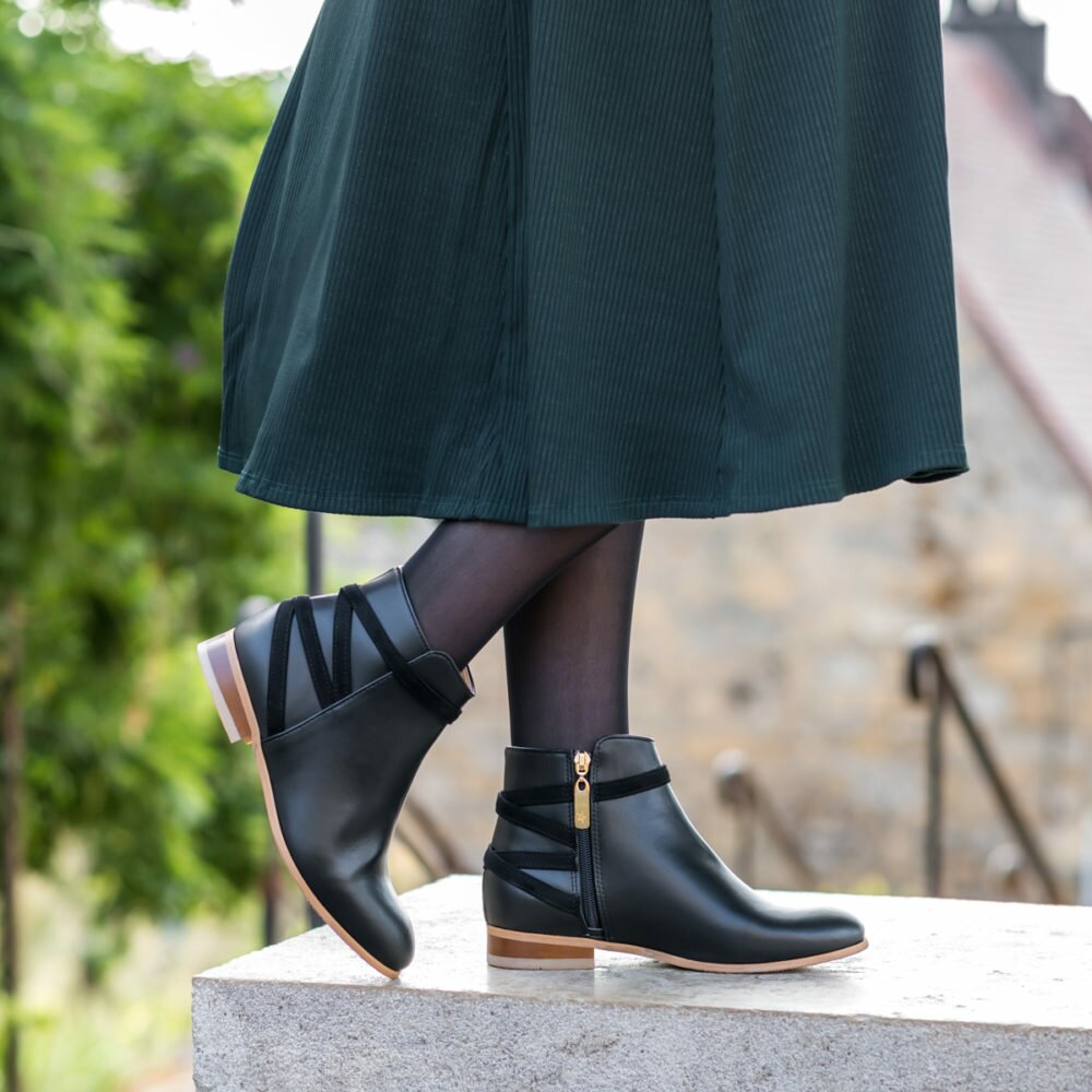 Bottines plates femme noires vegan écologiques d'occasion Chimère l'Aurore par Minuit sur Terre